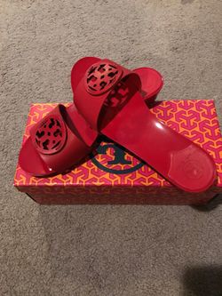 New Tory sandals size 7.5