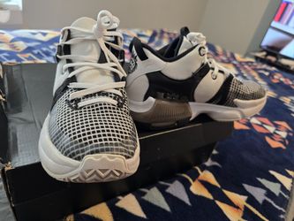 Nike LeBron Witness 7 GS 'White Black' DQ8650-100  Size 6.5