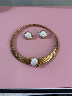Vintage Monet Gold Tone Collar Necklace and Earring Set