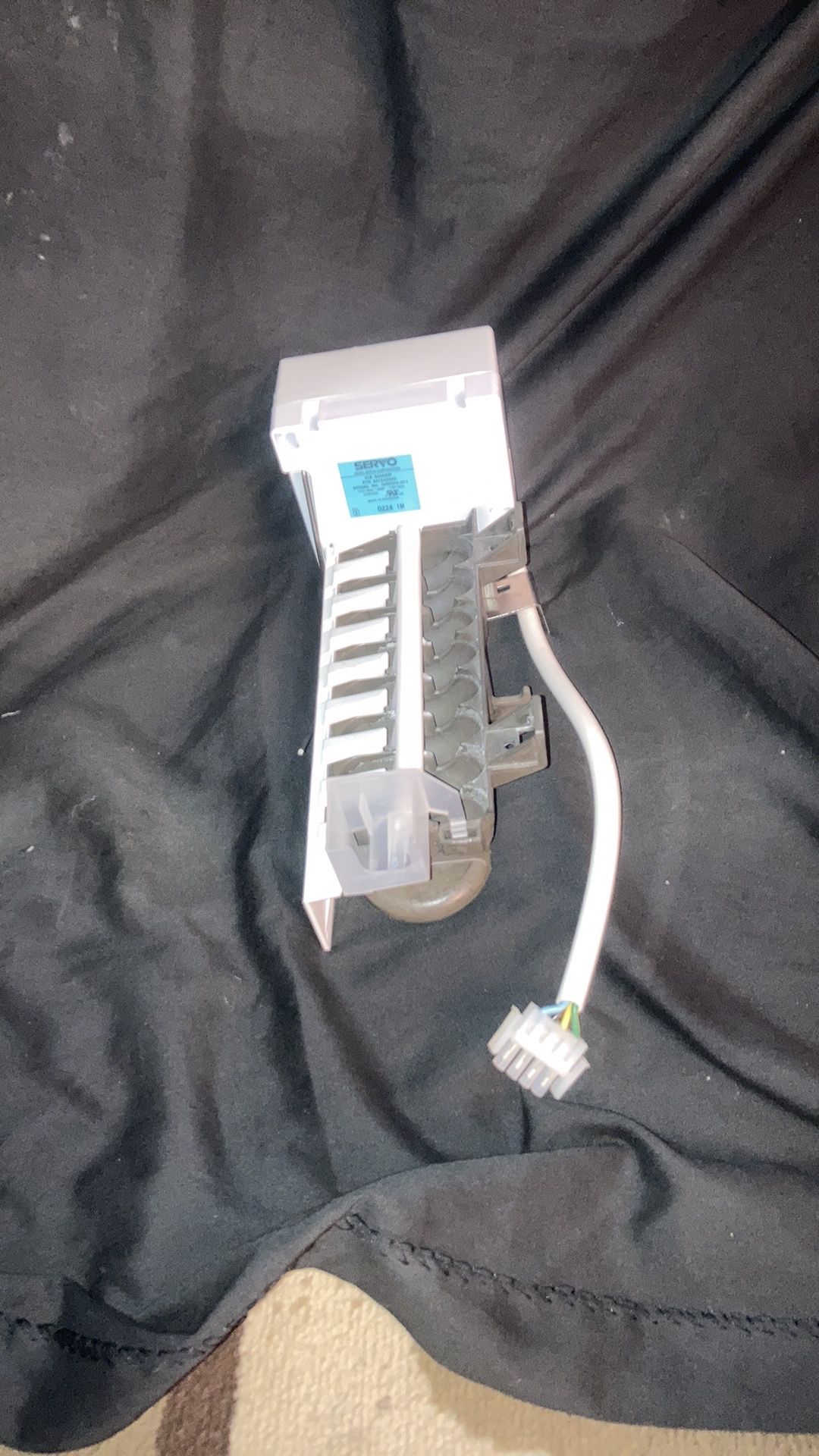 Frigidaire FFTR1814TW OEM Automatic Ice Maker