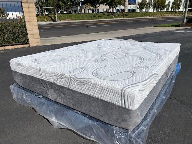 King Organic Hybrid Cool Gel Memory Foam Mattress!!