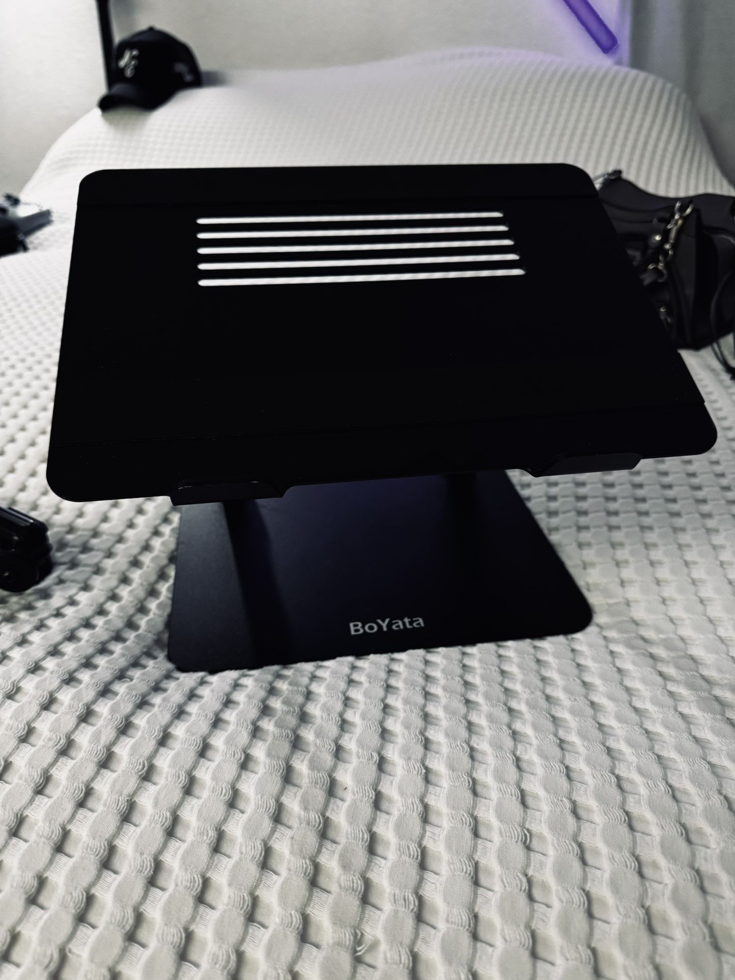 Laptop stand