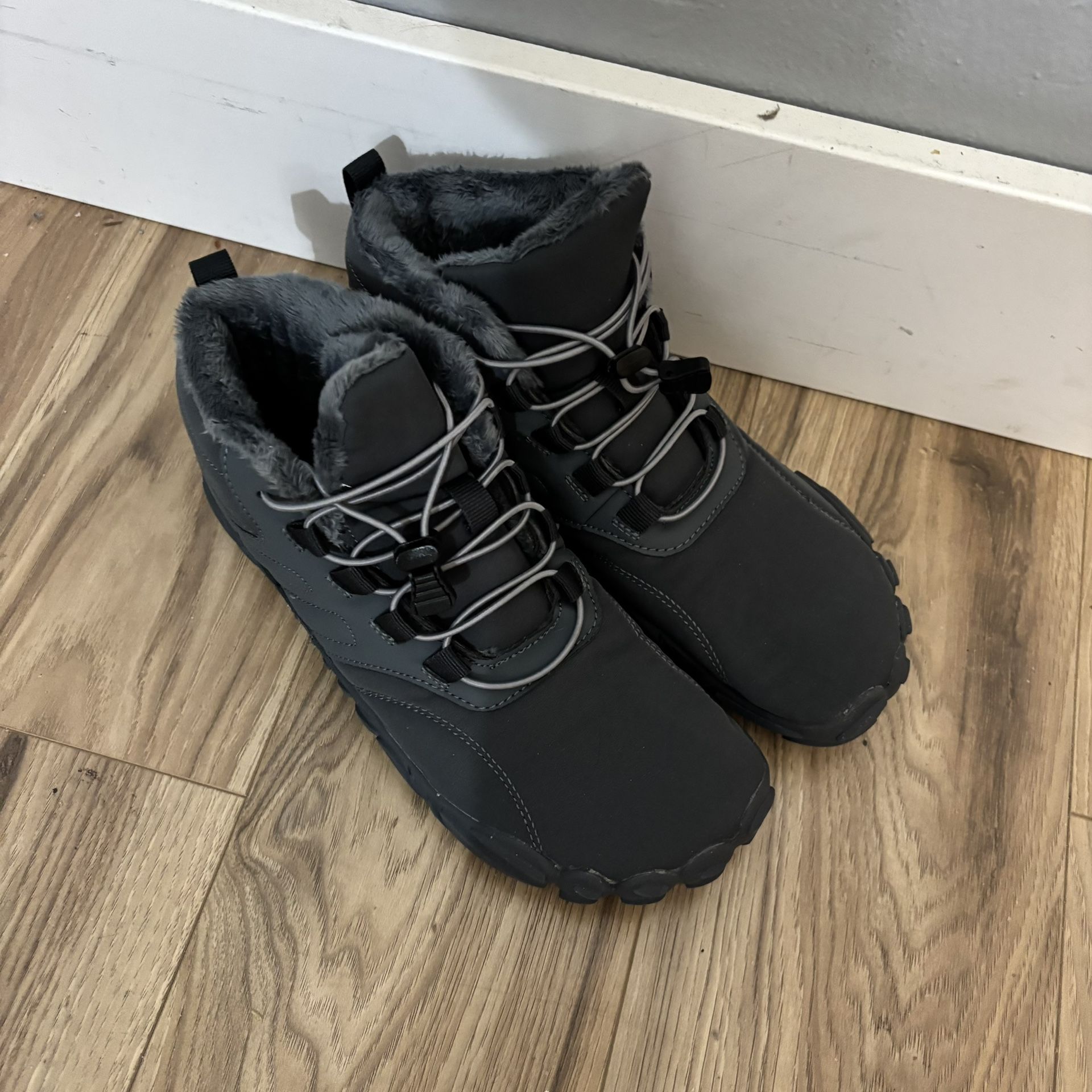 New Winter Hiking Boots Size 8.5