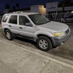 2005 FORD ESCAPE SUV