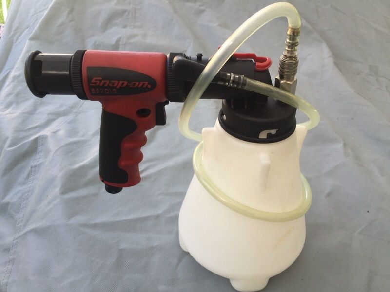 Snap on brake bleeder tool model bb9018