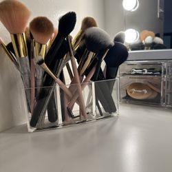 Makeup Brush Organizer 