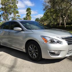 2015 Nissan Altima rims excellent Condition 