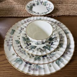 Vintage Royal Worcester Lavinia Dinnerware Set From 1920s