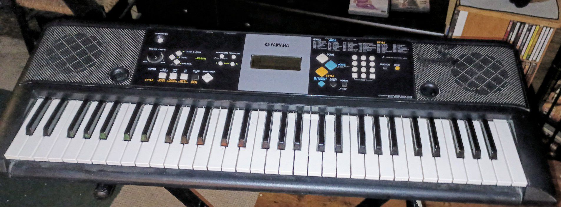 Yamaha Keyboard & Stand PSR E223