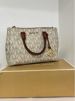 White monogram Michale kors bag