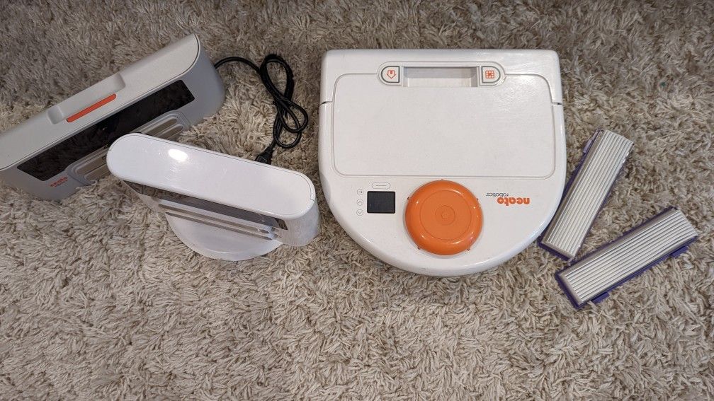 Neato Robot Vacuum Cleaner