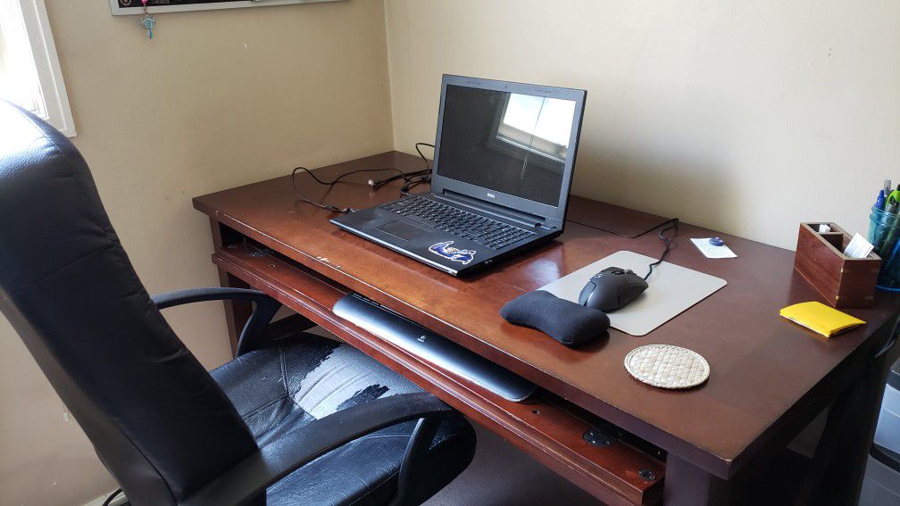 Desk With Power/USB Outlets