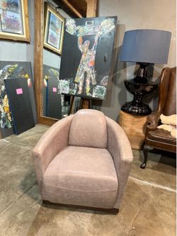 Italian leather comfy swival chair 175$