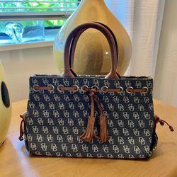 Small Purse Bourke & Dooney Kendall Area Pick Up 