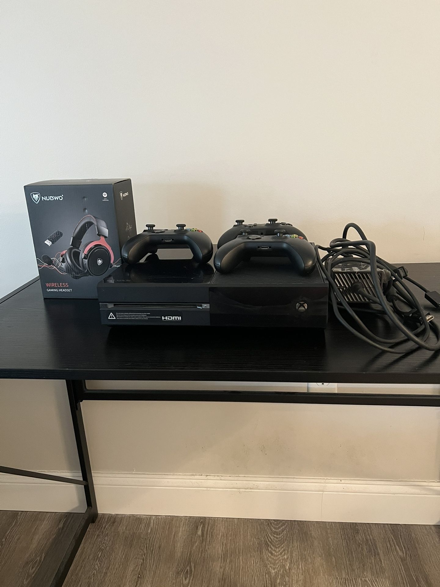 Xbox 360 With 3 Controllers & New gaming Headset