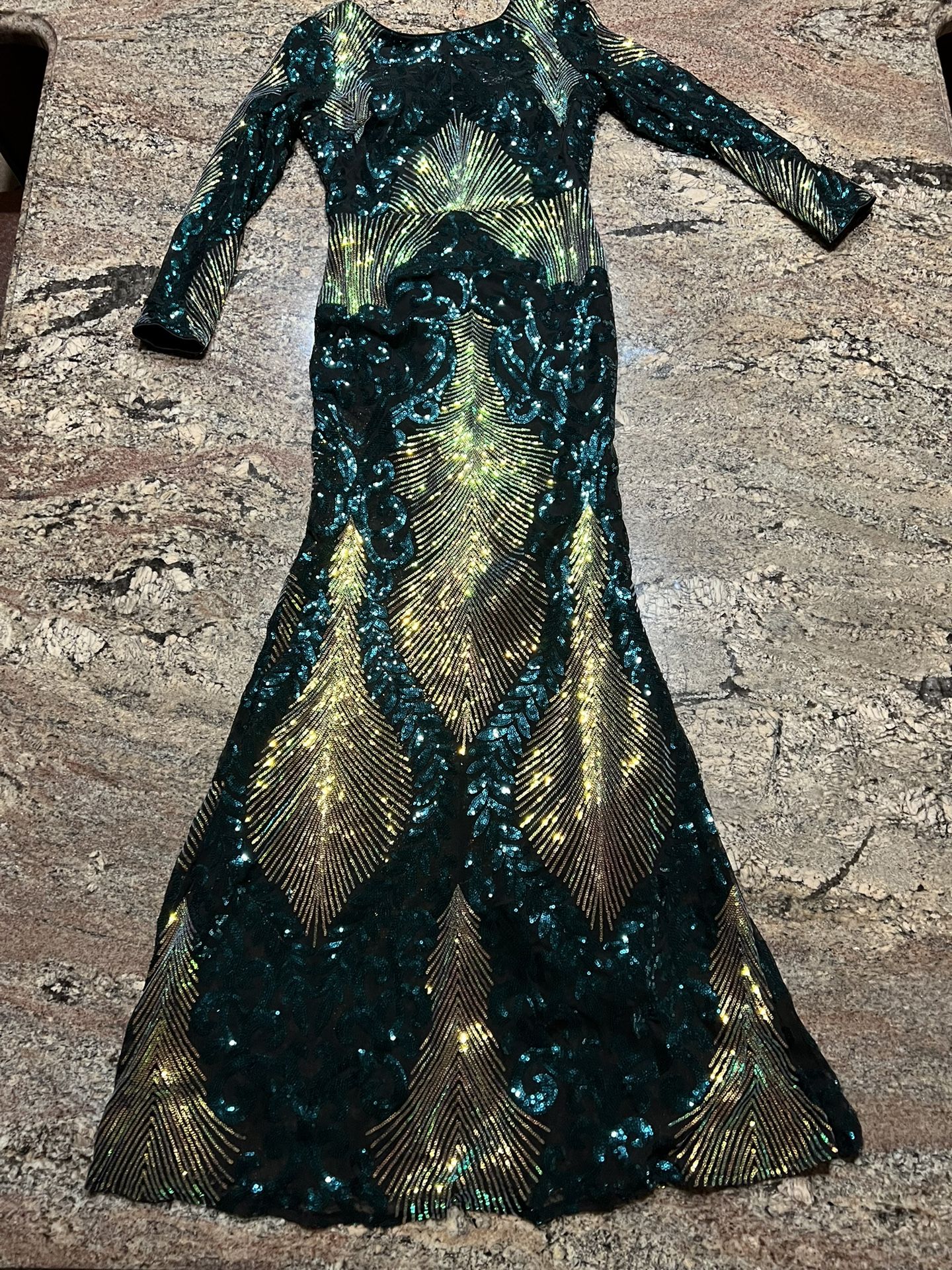 NEW XUCTHHC Dress Womens Medium sequin mermaid Style, Gold, Black, And Teal It Is Is A Long Dress Would Work For 5’6” + With Heels
