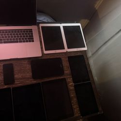 1 Mac Book Pro 2 iPads (white) 2 iPad Minis 3 iPads (black) 2 iPods  1 Samsung Galaxy Tablet.