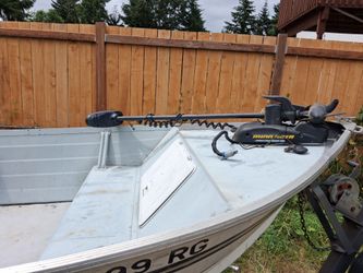 Bow mount minn kota 50lb thrust.
