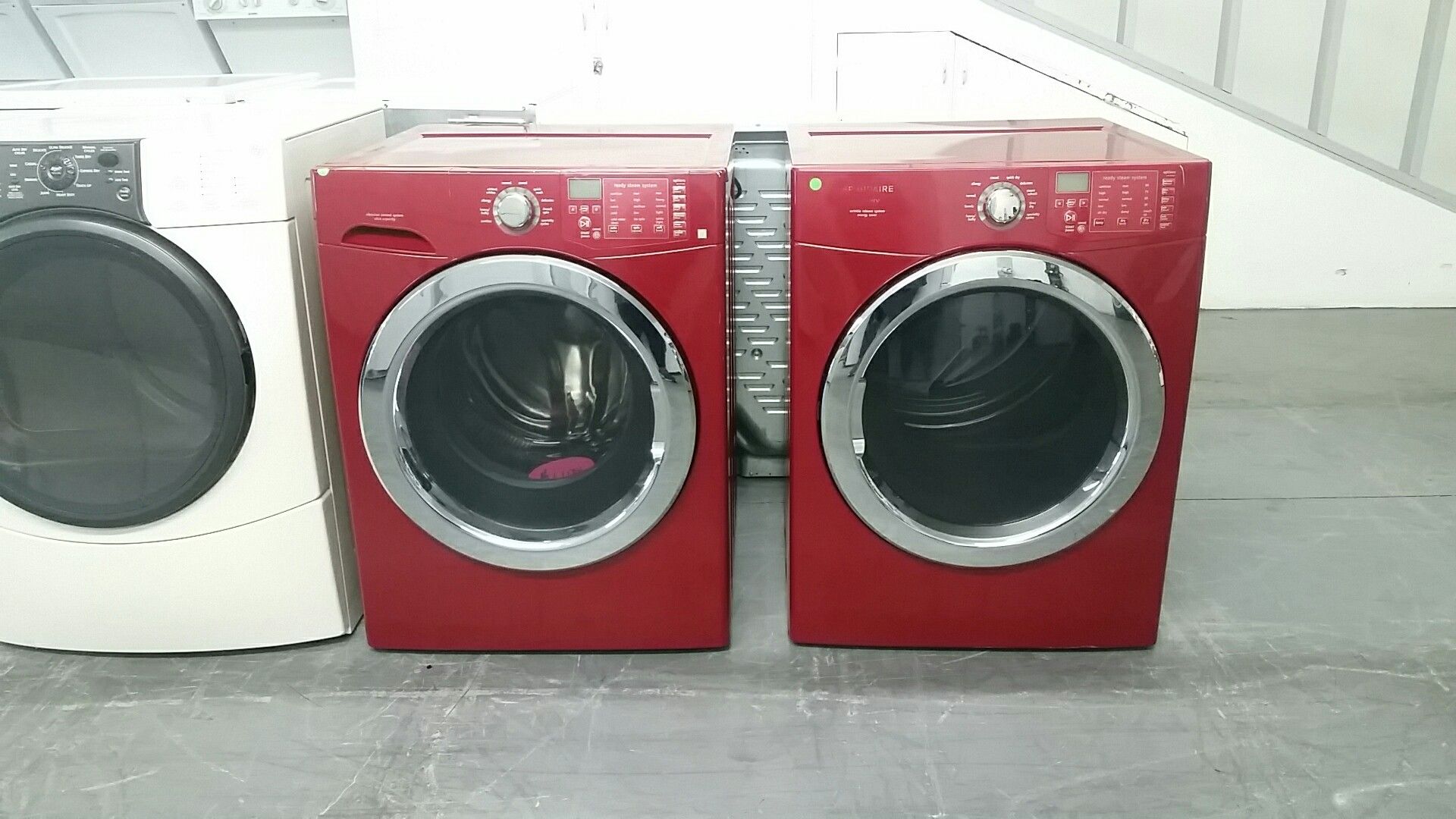 Frigidaire Affinity front load washer w/gas dryer