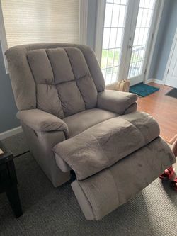 2 recliner chairs