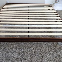 California King Size Mid-Century Modern Style Expresso Solid Wood Plattaform Bed with Rails and Wood Slats Support. No Box Spring Needed