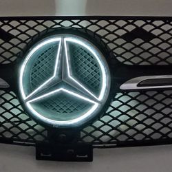 Mercedes Grill 2017