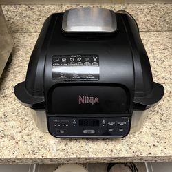 Ninja AG300 Foodi 4-in-1 Indoor Grill with 4 Quart Air Fryer Ninja