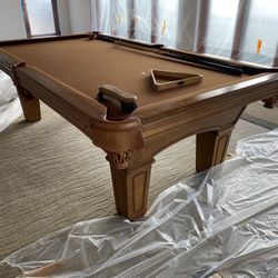 Pool Table 8ft- LIKE NEW- FREE PRO DELIVERY