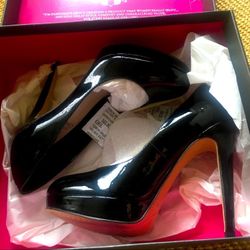 Vince Camuto Black Patent Leather Heels/Pump Sz 5