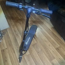 Electric Scooter for Kids (Ages 6-12) - Must Go!