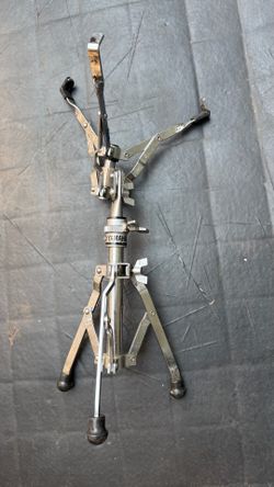 Yamaha Snare Drum Stand – Heavy Duty Double-Braced Adjustable Chrome Hardware