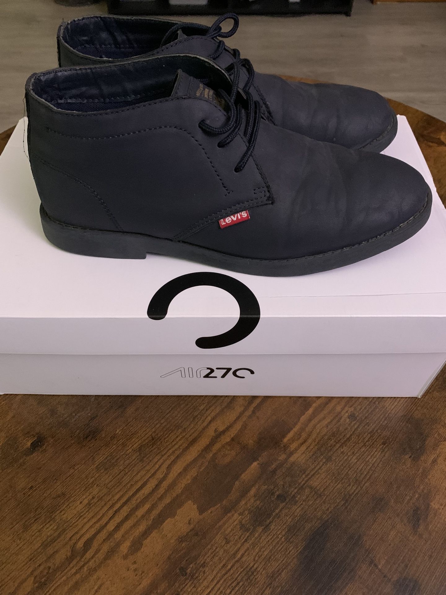 Levi’s Hightop Black Shoes