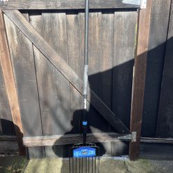 HART 10-Tine Bedding Fork with Fiberglass Handle