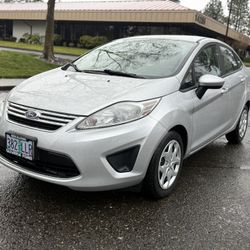 2012 Ford fiesta SE