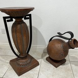 Rustic Decorative Sculptures – Set of 2 Iron & Clay Pieces (Esculturas artesanales rústicas – Set de 2 en hierro y barro cocido)