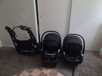 Maxi Cosi Zelia Luxe Plus Stroller and Infant Car Seat with Bassinett