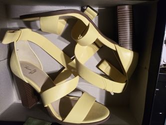 Vera Wang heels new size 7