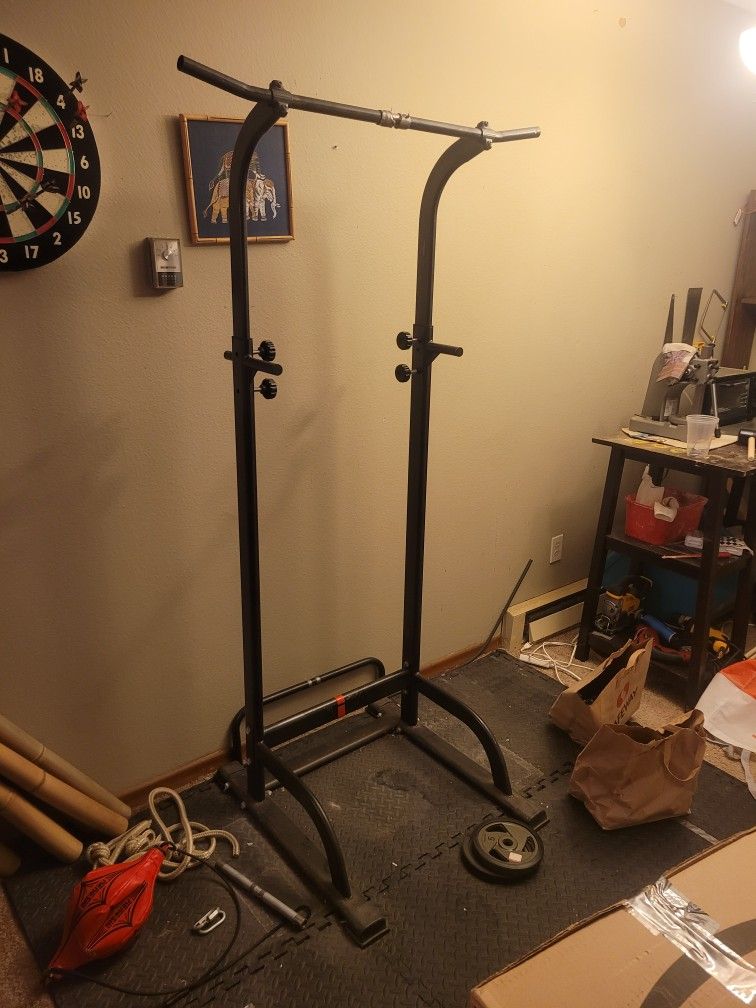 Pull Up Bar Station