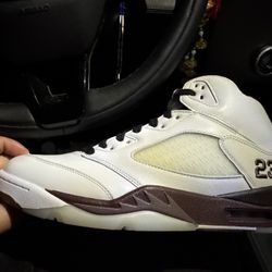 DS. Size 13 Jordan Retro 5 Unreleased. Burgundy Crush