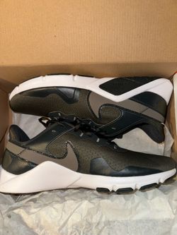 Nike Legend essential 2 - Size 9