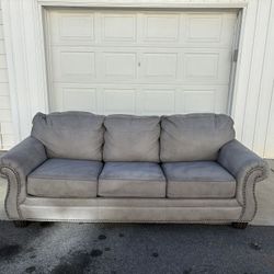  *FREE DELIVERY 🚚*  Ashley Olsberg Queen Sleeper Sofa