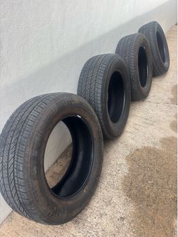 New. 275/65/R20 Tires with only 100 miles of use