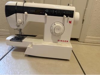 Singer 2732 Sewing Machine — Untested / No Power Cord