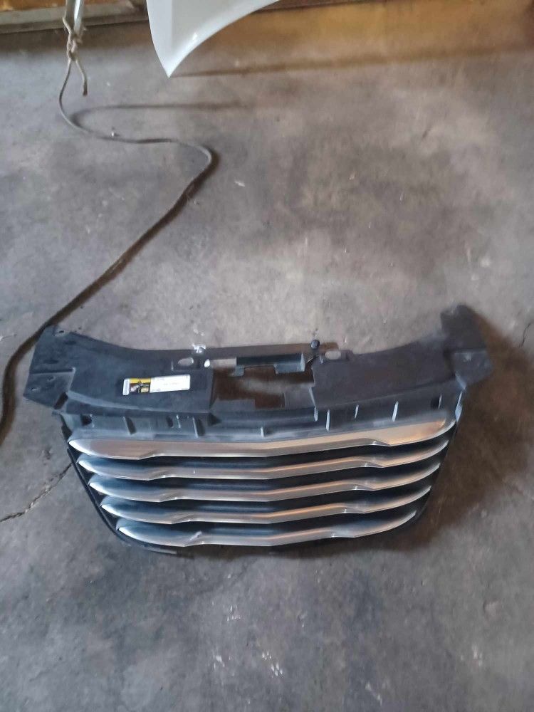 2010 Sebring sedan grill