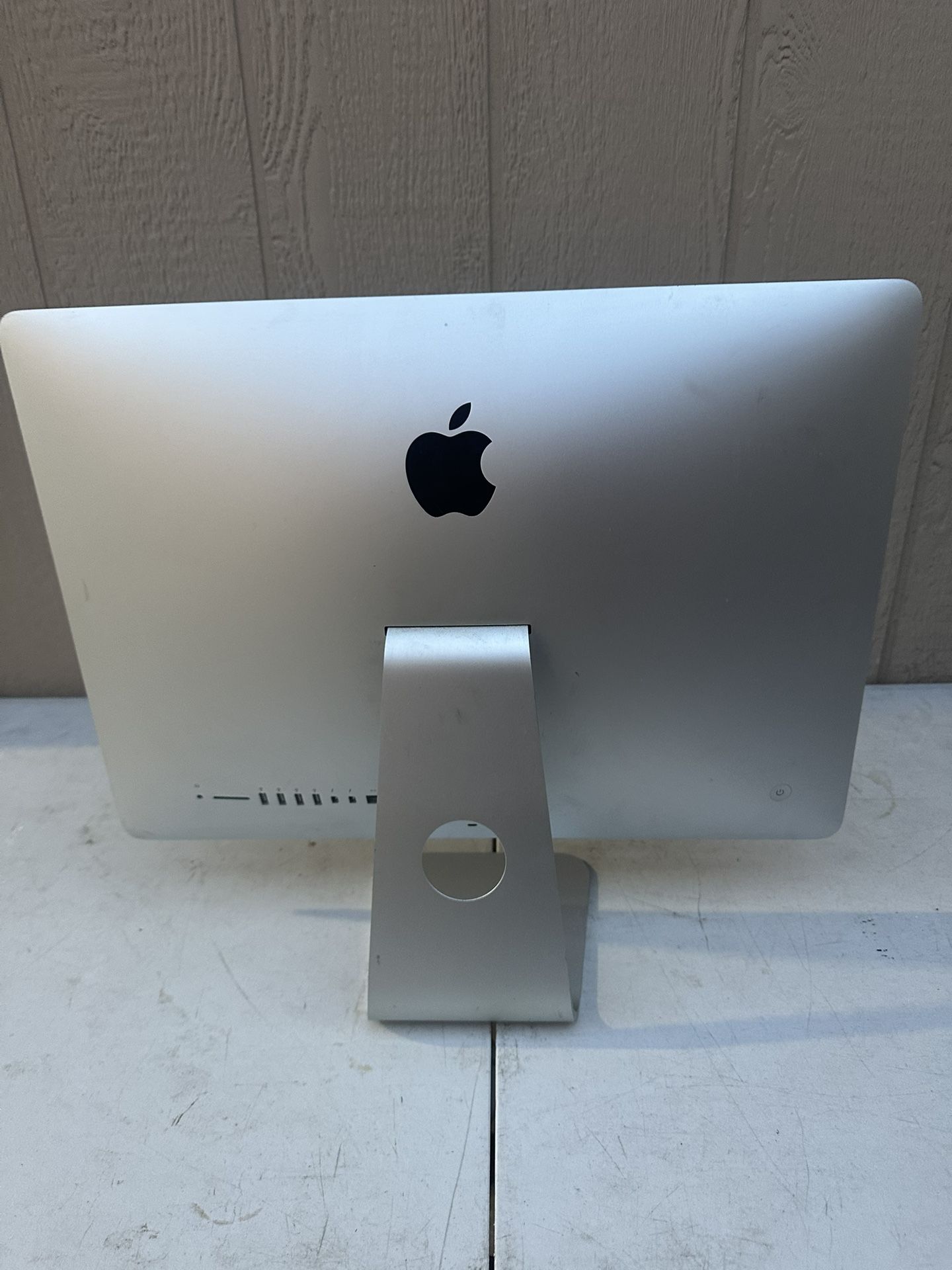 Make Offer Plz Apple Desktop Monitor 20 Inch Model Number A1418 100-240V-, 50-60H2 3A. Locked Needs To Be Unlocked