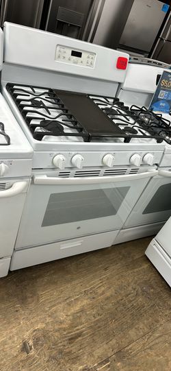 GE Stove Gas 30” White  5 Burners .