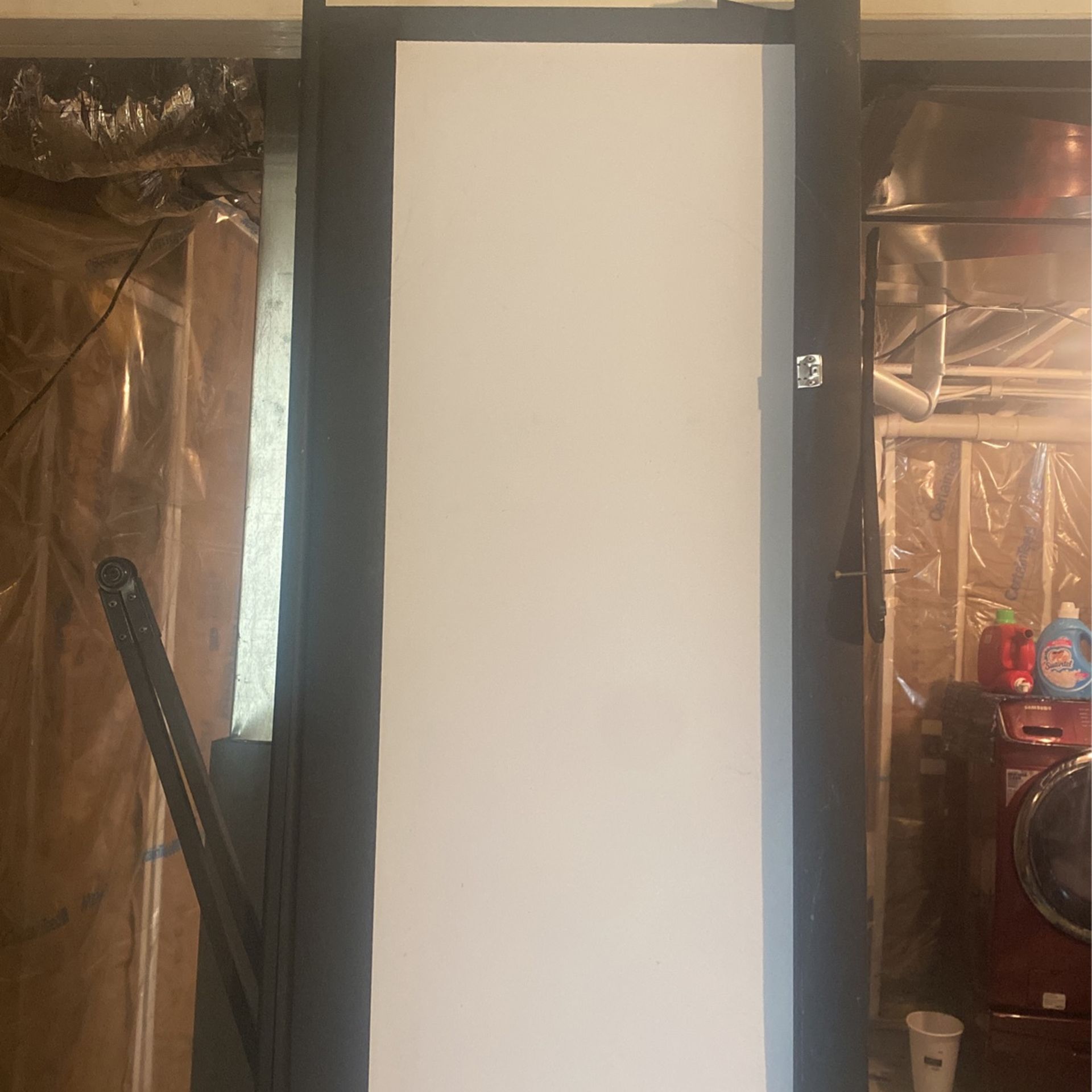 MOVIE PROJECTOR SCREEN - 6-8 ft Hiigh