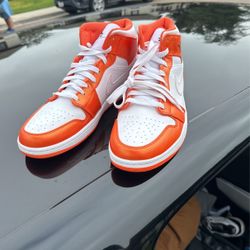 Jordan 1 Mid Metallic Orange  Size 11