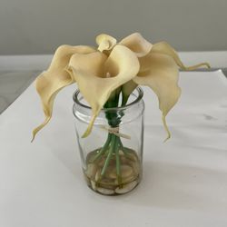 Soft Touch Calla Lily Flowers in 6” Glass Round Vase 