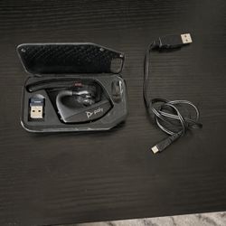 Plantronics Poly Voyager 5200 UC Wireless Headset + Charging Case